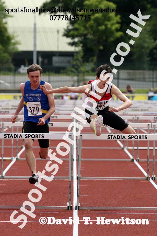 Under-17 mens 100 metres hurdles. Photo: David T. Hewitson/Sports for All Pics